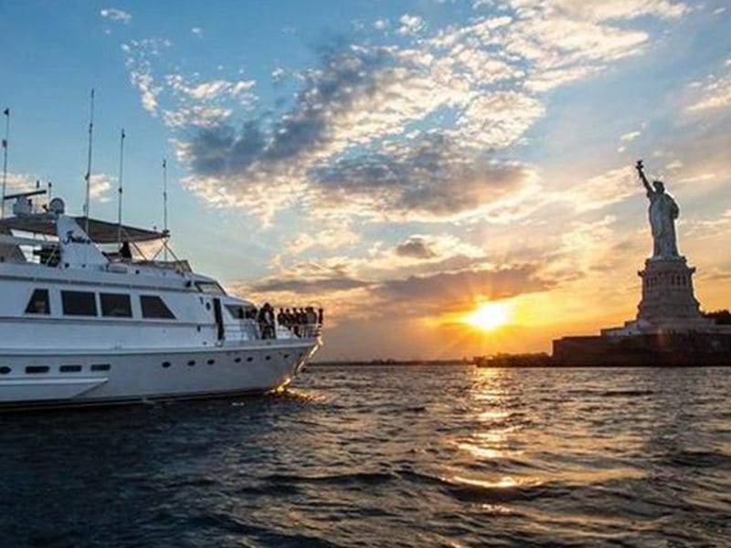 Premium window seat on a NYC dinner cruise