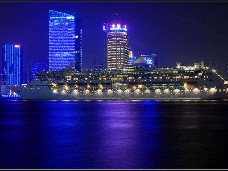 Private dinner cruise charter in New York