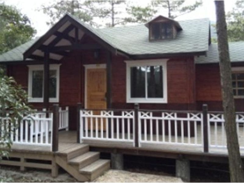 Pioneer cabin at Lake Yellowstone Hotel