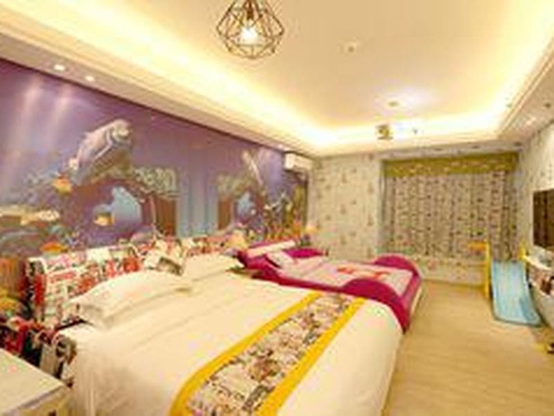 Log-cabin style kids sleeping area inside the KidCabin Suite